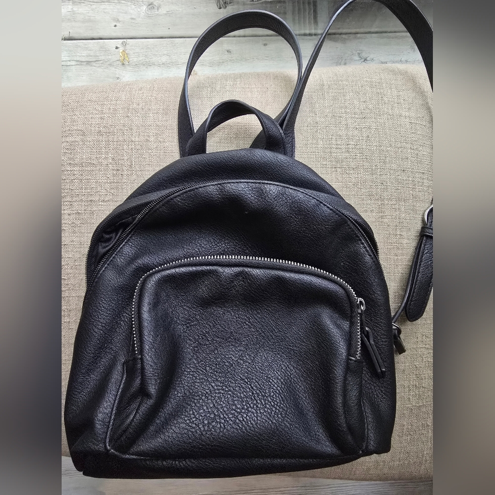 Universal Thread Black Backpack